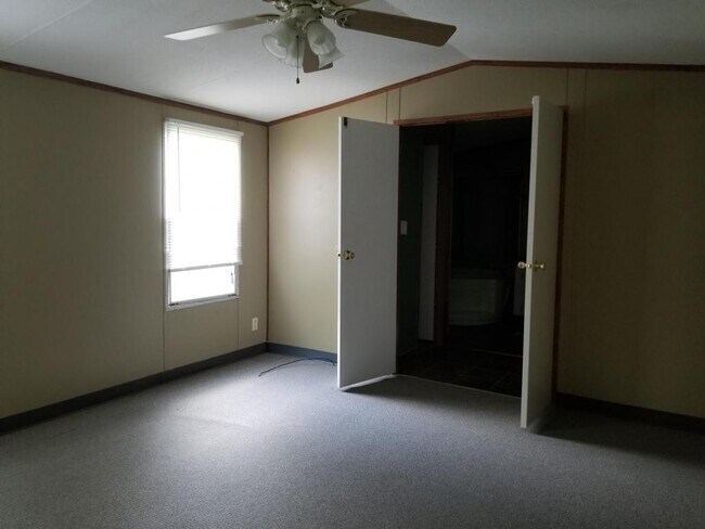 Building Photo - 8 Hezekiah Lunsford Ln #1