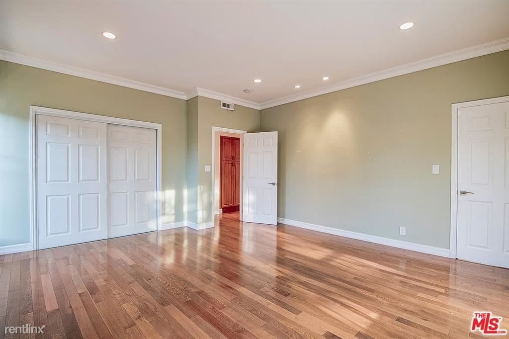 530 N Bronson Ave, Los Angeles, CA 90004 Condo for Rent in Los