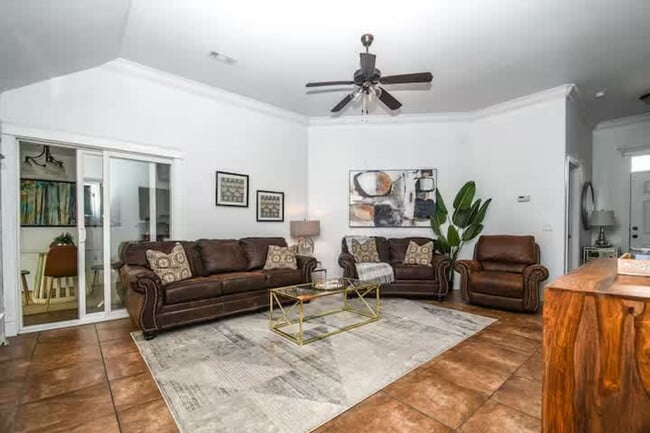 Building Photo - 731 Cypress Ct
