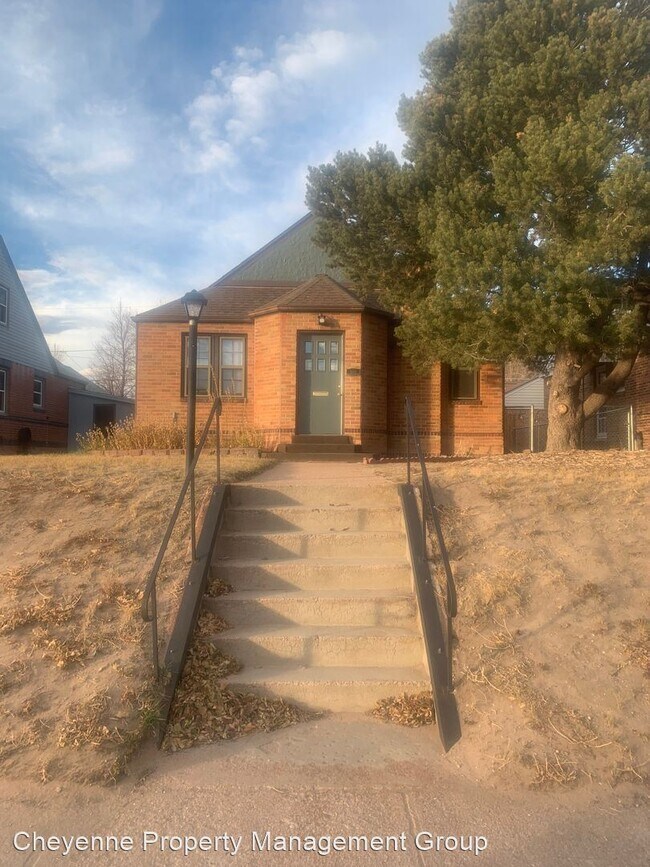 Building Photo - 2 br, 2 bath House - 408 W 1st Ave