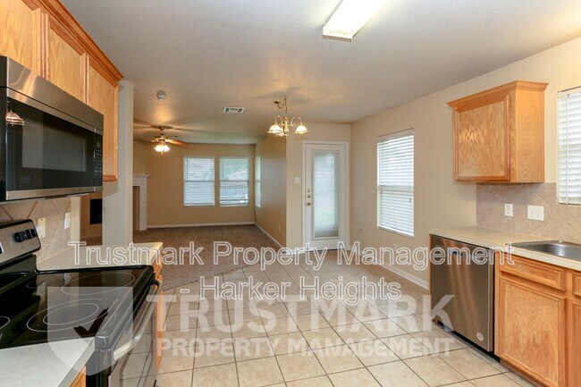 Building Photo - 5605 Schorn Dr