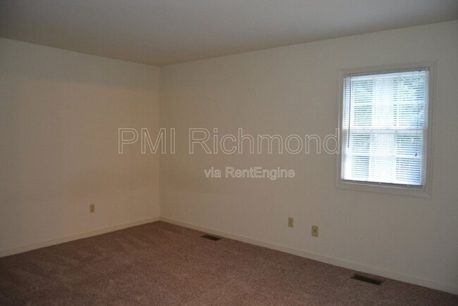 Foto del edificio - 8634 Rainwater Rd