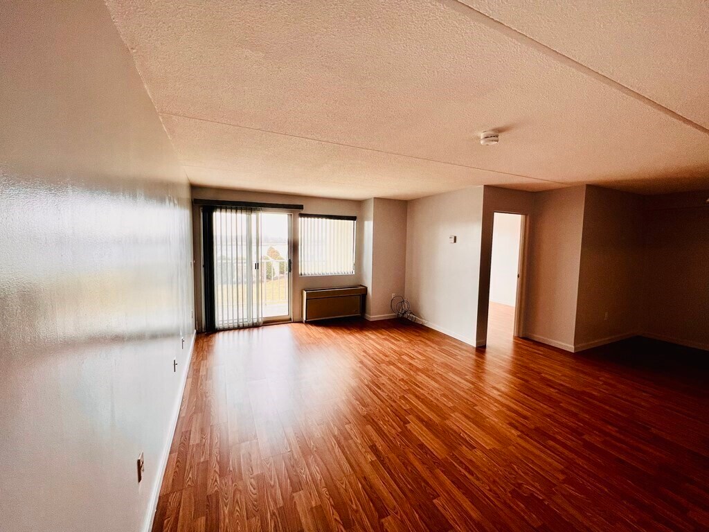 Foto principal - 200 Cove Way