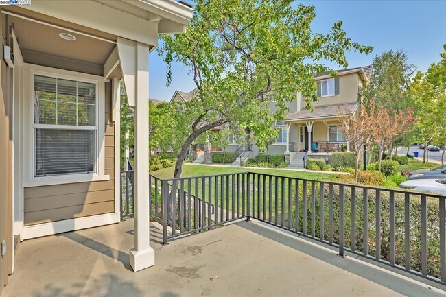 Foto del edificio - 6320 Byron Ln