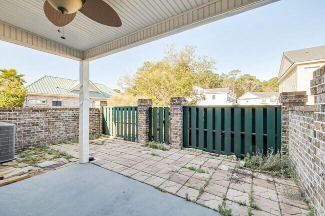 Foto del edificio - Spacious 4BR Townhome with Elevator in the Heart of Pooler