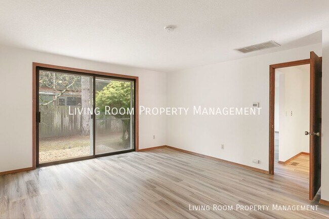 Building Photo - Beautiful 3 bedroom 2 bath home! *Free ren...