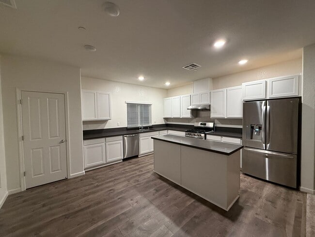 Building Photo - Half month Off!  Nice home with a huge back yard