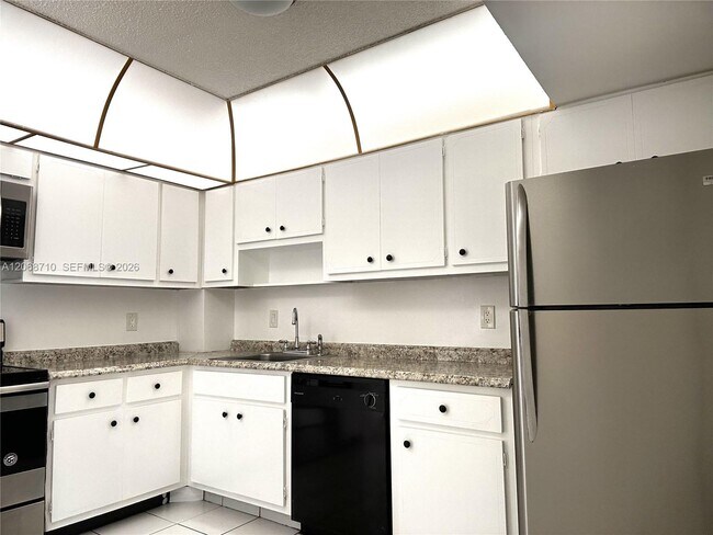 Foto del edificio - 4400 Hillcrest Dr