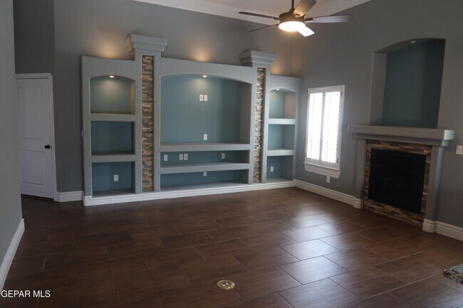 Building Photo - 14804 Sunny Land Ave