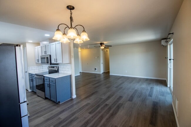 Building Photo - MOVE IN SPECIAL IF YOU SIGN LEASE BY 4/15/2026!!!!!!! Newly Updated 3/2 Home in SW Redmond