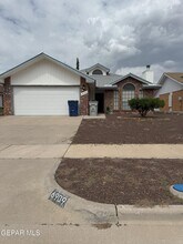 Building Photo - 6909 Canyon Run Dr