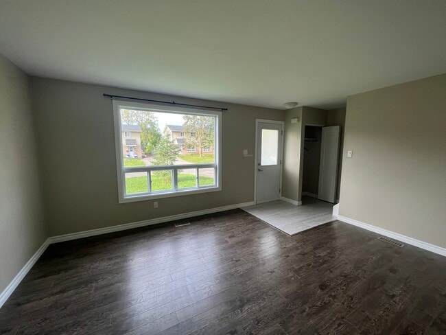 Building Photo - Denne Crescent Townhouse