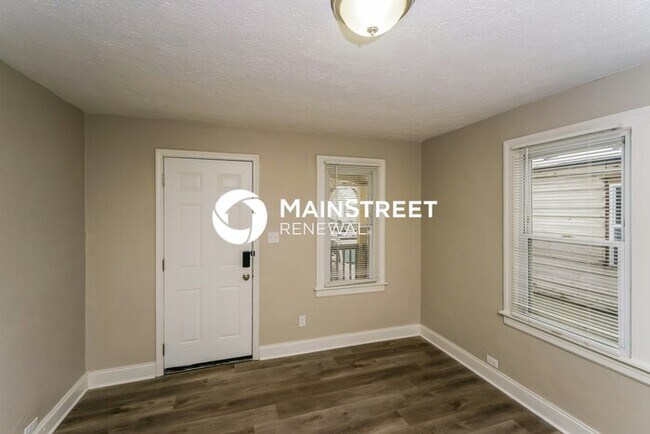 Foto del edificio - 3 Bedroom Pet-Friendly Home in Louisville, KY with Main Street Renewal