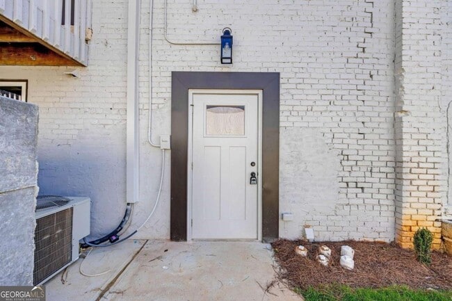 Building Photo - 86 S Forest Ave