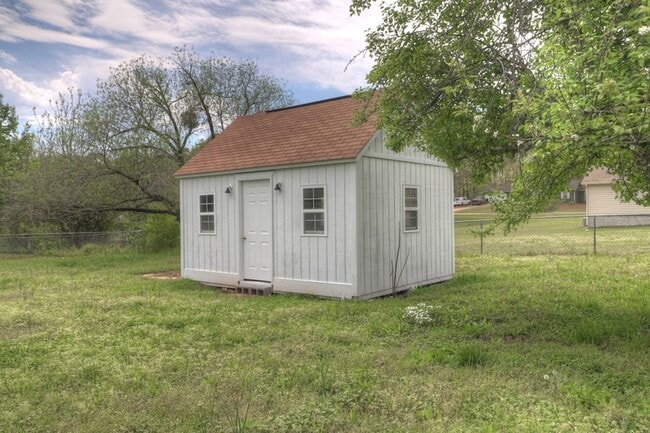 Building Photo - 613 Oak Grove Rd