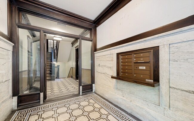 Foto del edificio - 544 W Wellington Ave