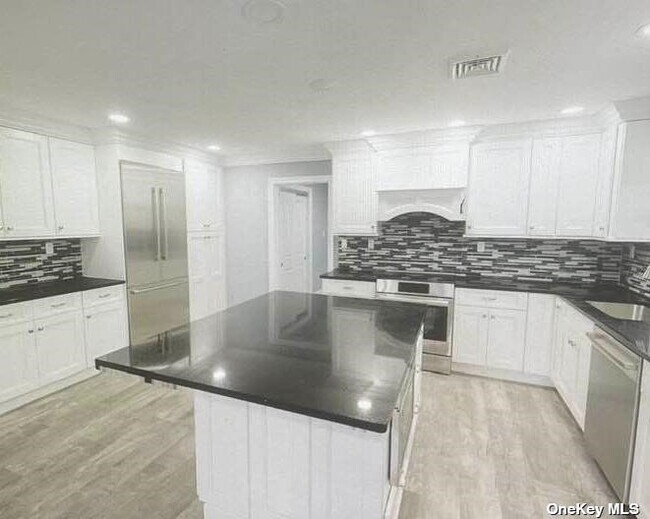 Foto del edificio - 16 Courtney Dr