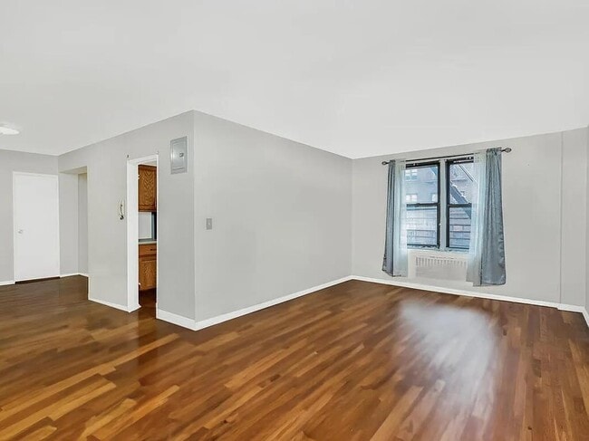 Building Photo - 525 W 235th St