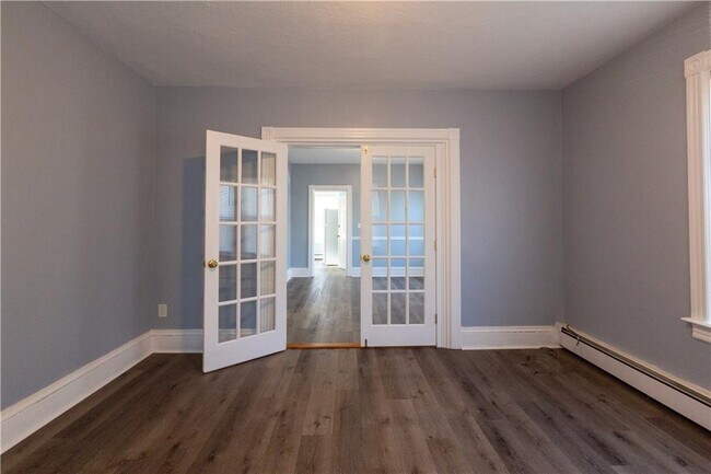 Building Photo - 22 Forest Ave