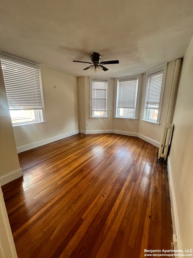 Building Photo - 5 Barrows St