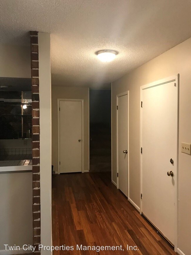Building Photo - 3 br, 2.5 bath Apartment - 3106 Oakmont Dr.