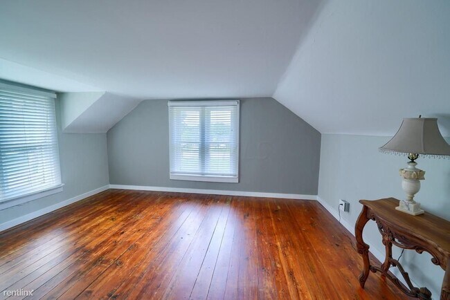 Foto del edificio - 3 br, 1.5 bath House - 325 Main Street