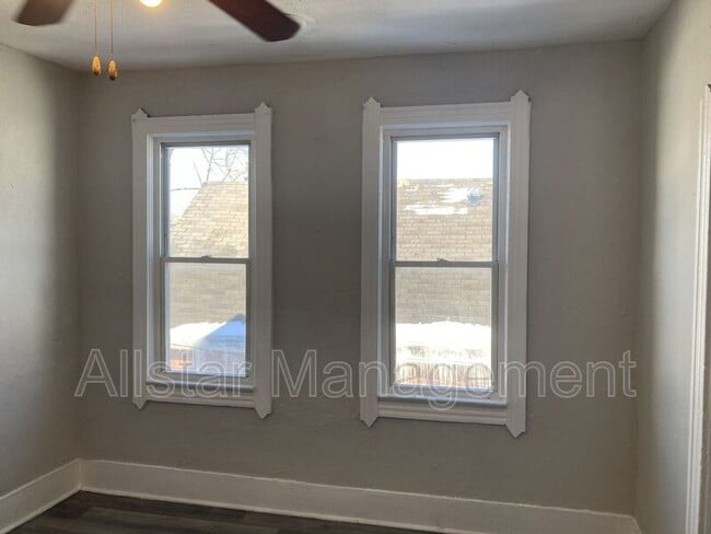 Foto del edificio - 3521 W 58th St