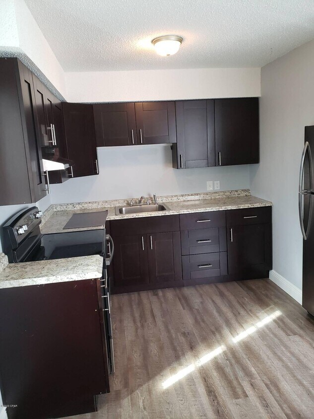 Foto principal - 6321 Lenawee St