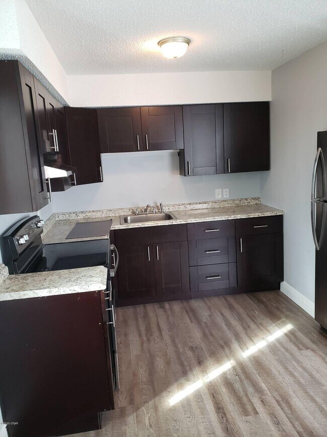 Foto del edificio - 6321 Lenawee St