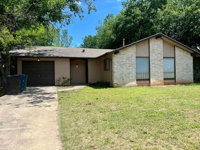 Building Photo - Nice 3 Bedroom / 1.5 Bathroom Home