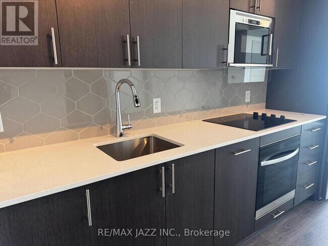 Photo du bâtiment - 2545-2545 Simcoe St N