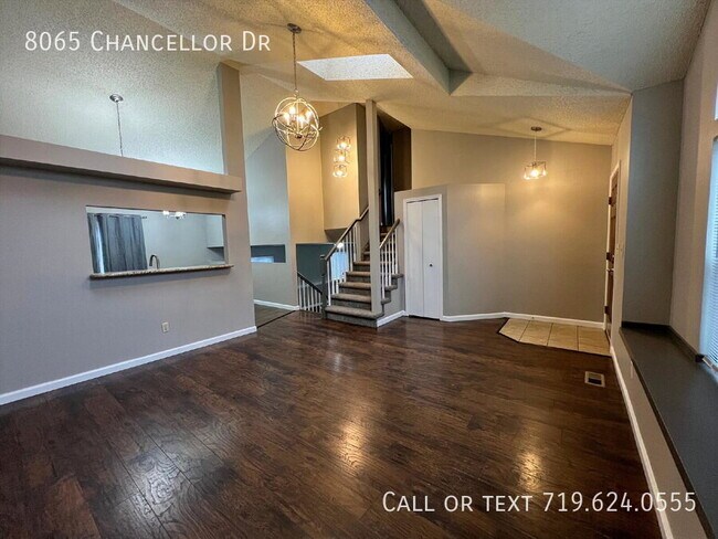 Foto del edificio - 8065 Chancellor Dr
