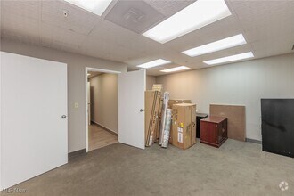 Building Photo - 1360 W 9th St