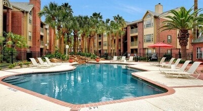 Building Photo - 8300 El Mundo St