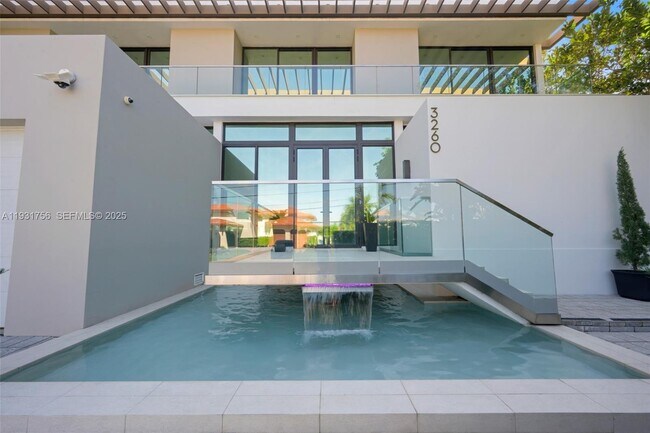 Foto del edificio - 3260 NE 165th St