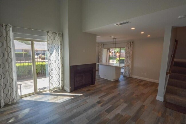 Building Photo - 813 W Harwood Rd