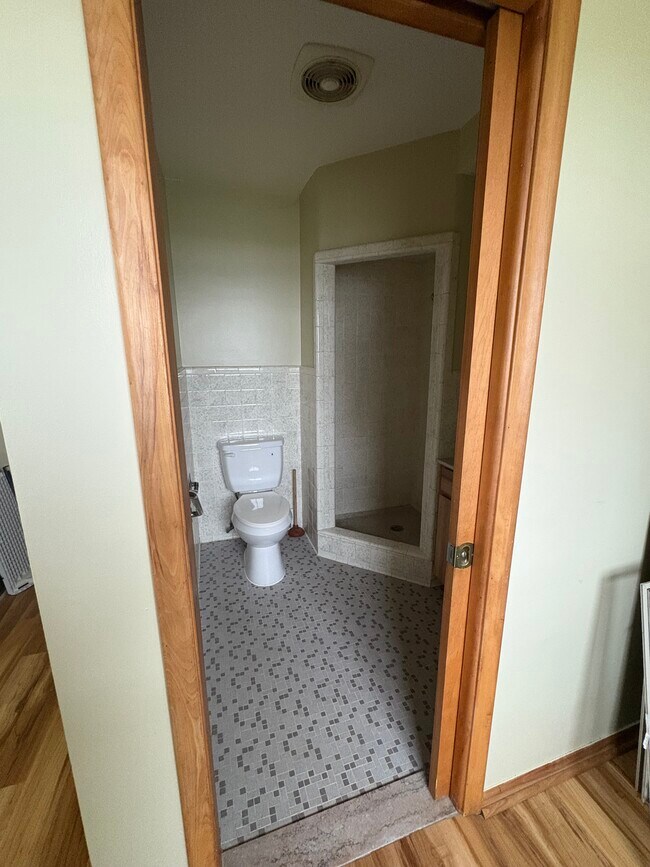 Foto del edificio - 5221 Pointe Tremble Rd