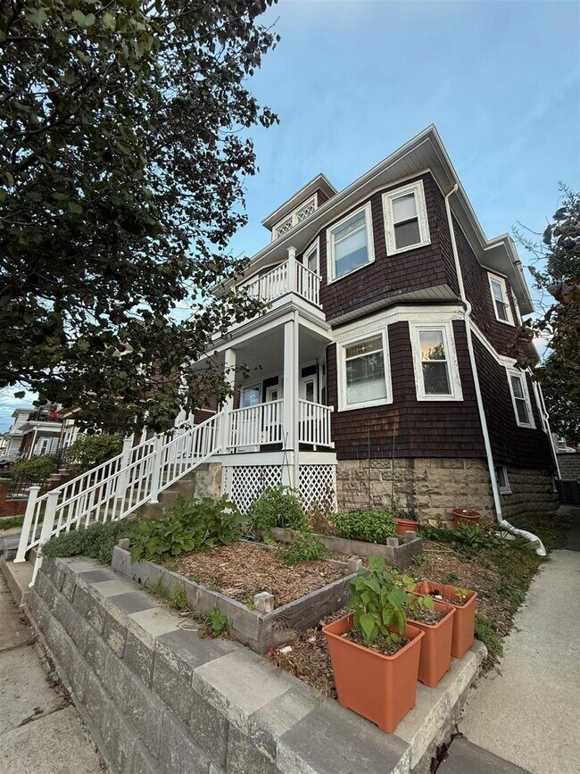 Foto del edificio - 110 W Quincy St