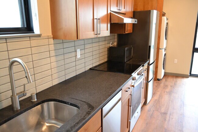 Leathered Granite Countertop - 221 23rd Ave E