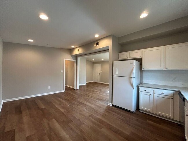 Foto del edificio - 1140 Daniel Dr