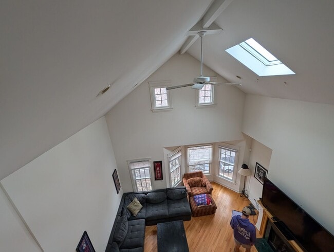 Photo - Rarely on the Market! Luxury 4-Bed/3-Bath Duplex in Lincoln Park Apartment