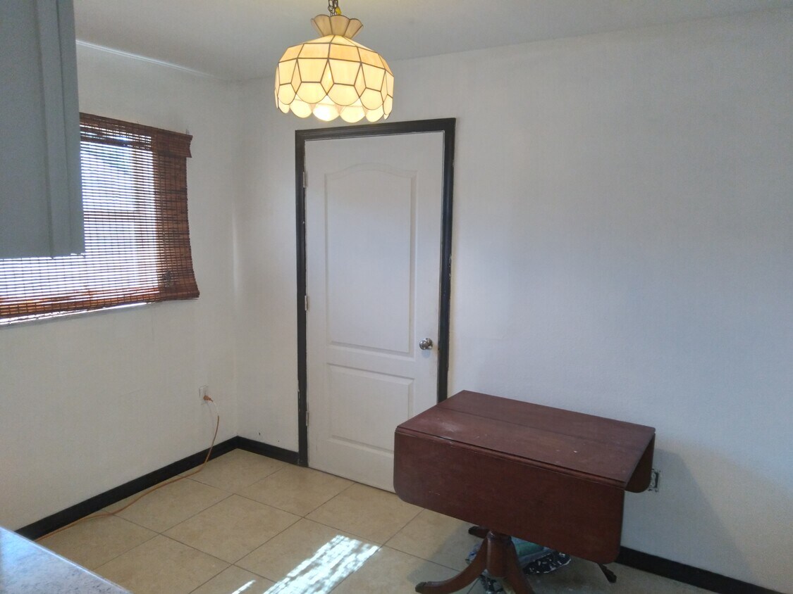 Primary Photo - 1523 Albert Dr