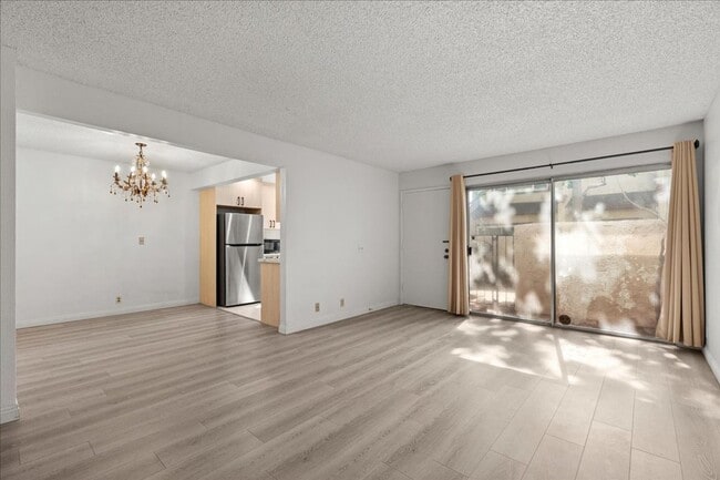 Building Photo - Spacious Tri-Level Townhome with Private Garage and Renovated Kitchen