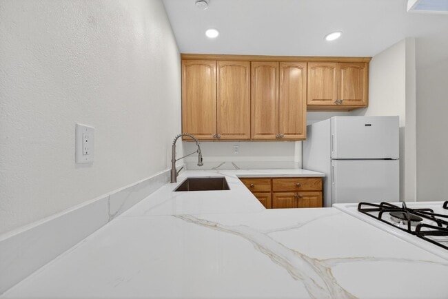 Building Photo - Completely Remodeled 2-Bedroom Townhome – Everything Brand New!
