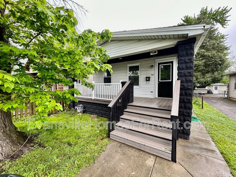 Foto principal - 712 S Barker Ave