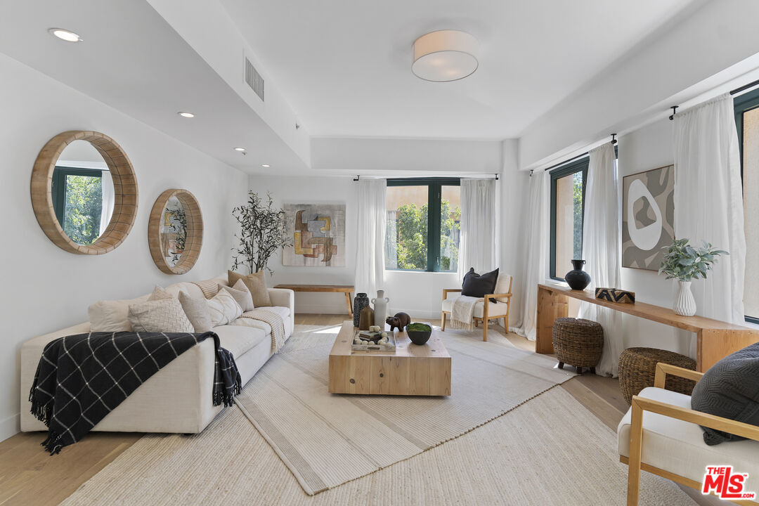 Foto principal - 10520 Wilshire Blvd