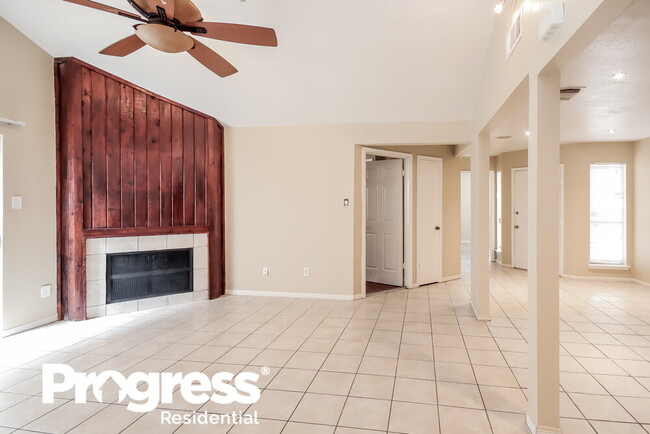 Building Photo - 12329 Ridgeside Dr