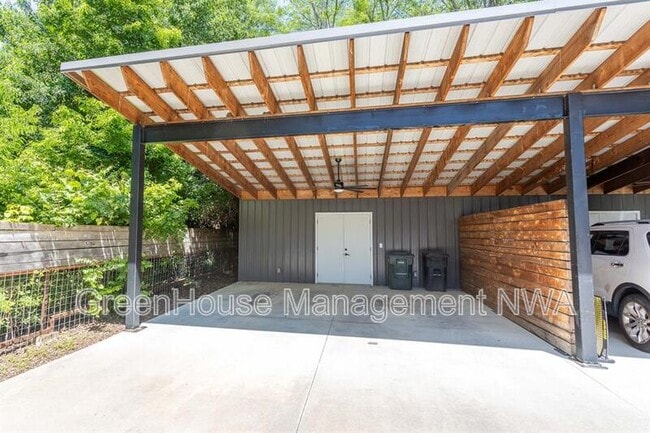 Photo - 808 S Locust Ave House