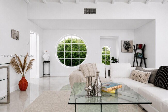 Foto del edificio - 2830 NE 56th Ct