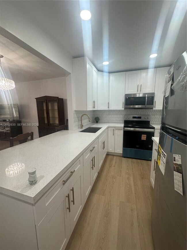 Building Photo - 9175 SW 77th Ave